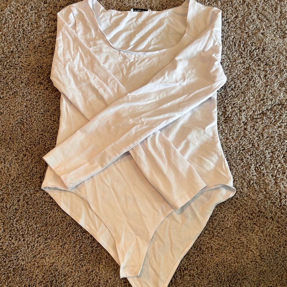 Scoop neck long sleeve bodysuit
